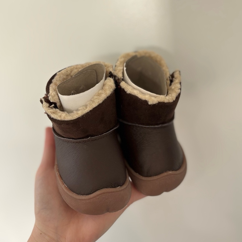 Carters Every Step Bucket Brown Sherpa Accent Boots
Toddler 3C New